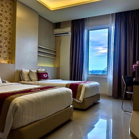 Grand Parama Hotel Tanjung Redep Exteriör bild