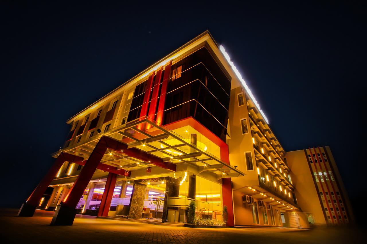 Grand Parama Hotel Tanjung Redep Exteriör bild