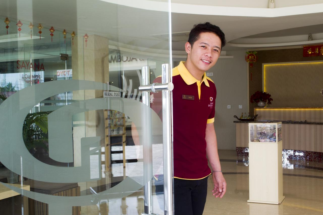 Grand Parama Hotel Tanjung Redep Exteriör bild