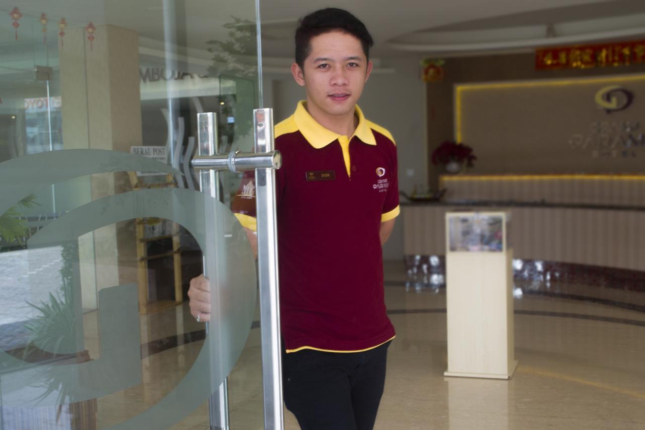 Grand Parama Hotel Tanjung Redep Exteriör bild