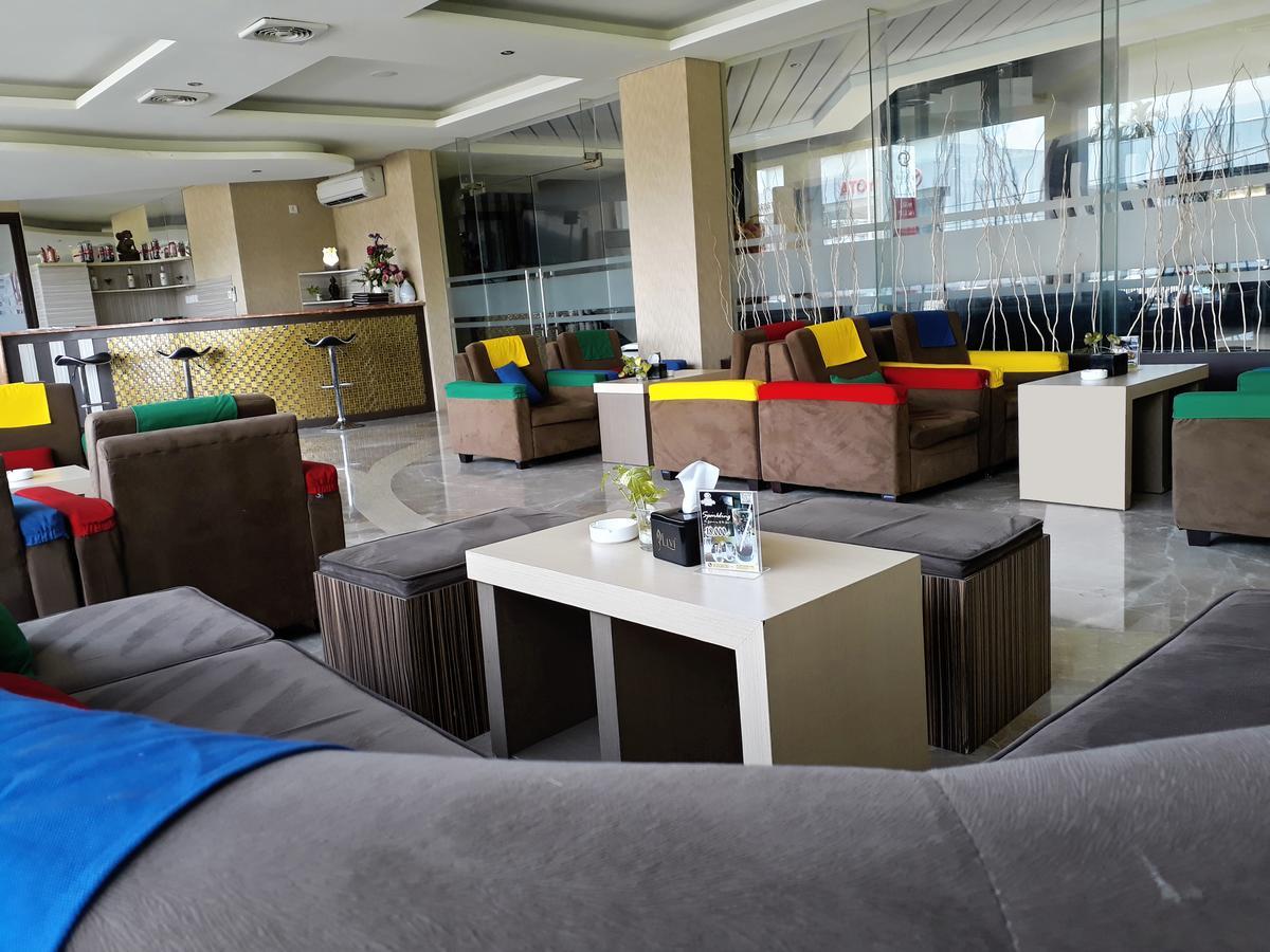 Grand Parama Hotel Tanjung Redep Exteriör bild