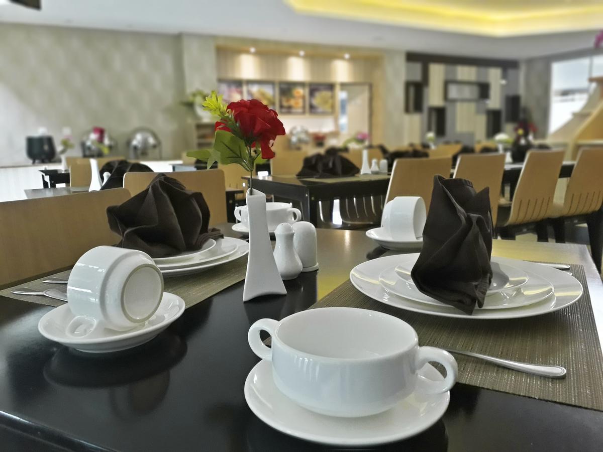 Grand Parama Hotel Tanjung Redep Exteriör bild