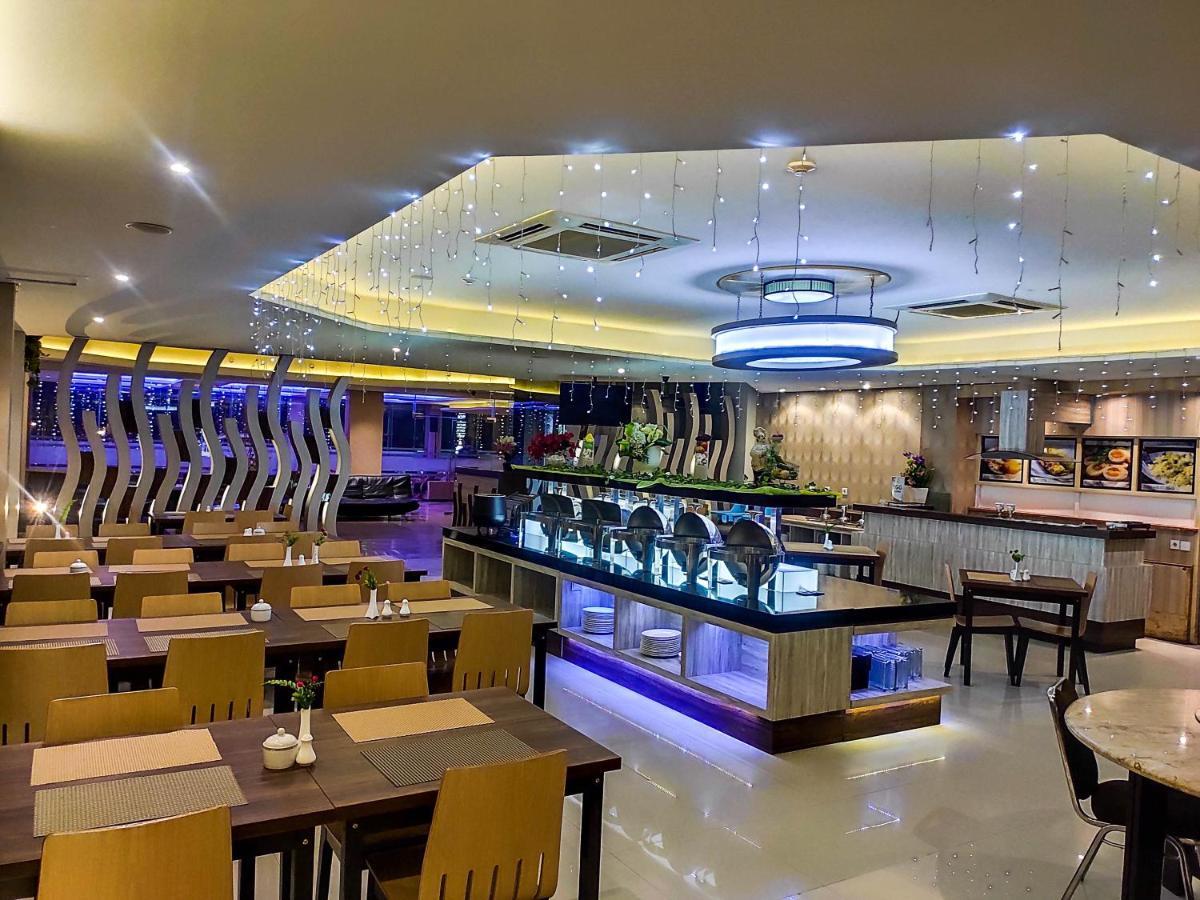 Grand Parama Hotel Tanjung Redep Exteriör bild