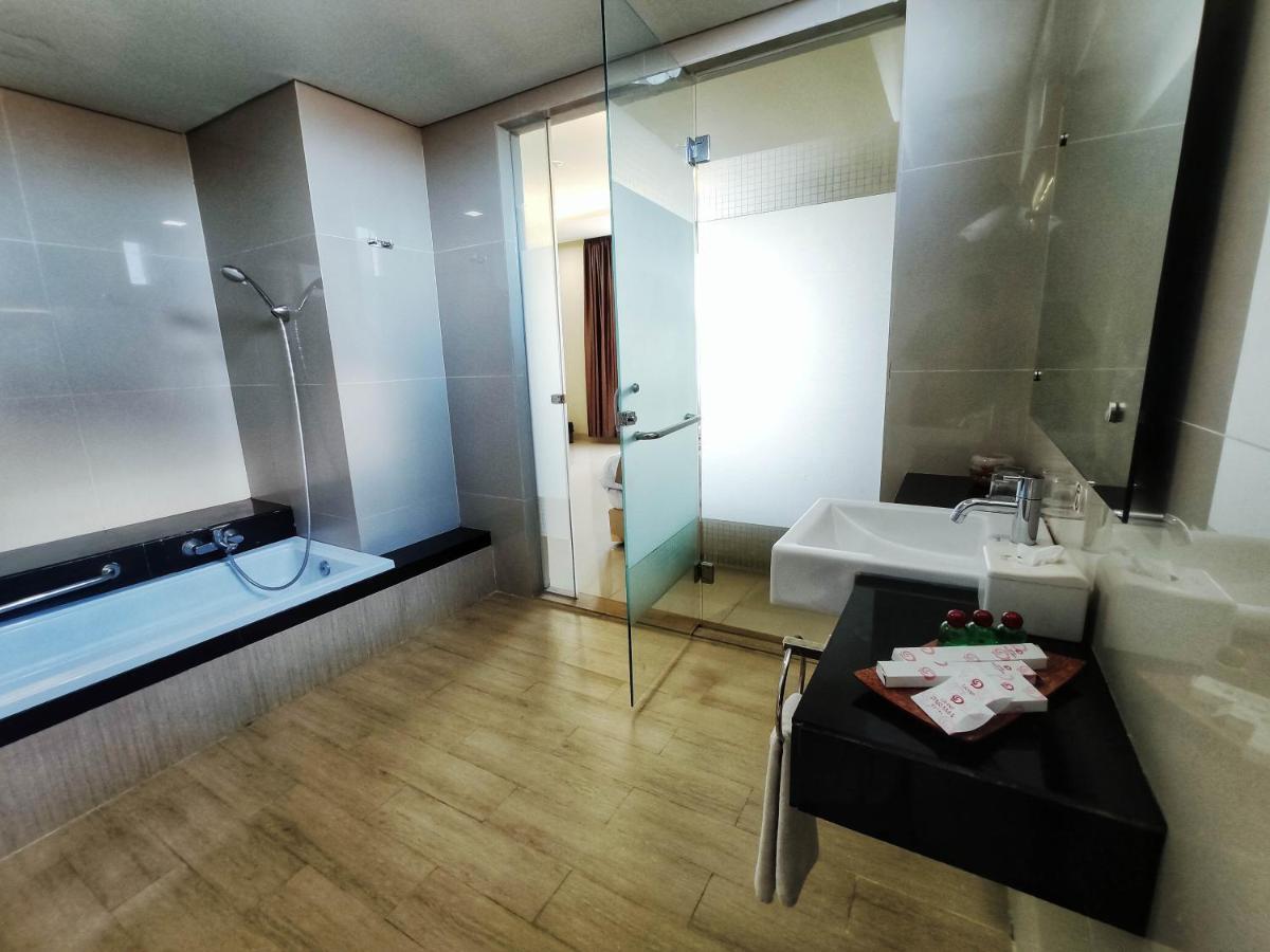 Grand Parama Hotel Tanjung Redep Exteriör bild